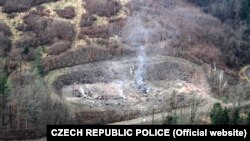 Вибухи на складі озброєнь у селі Врбетиці на сході Чехії сталися 16 жовтня, а потім 3 грудня 2014 року. Внаслідок першого з вибухів дві людини загинули