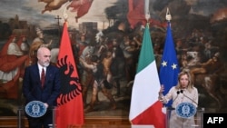 Kryeministri i Shqipërisë, Edi Rama, dhe ajo e Italisë, Giorgia Meloni. Romë, 6 nëntor 2023. 