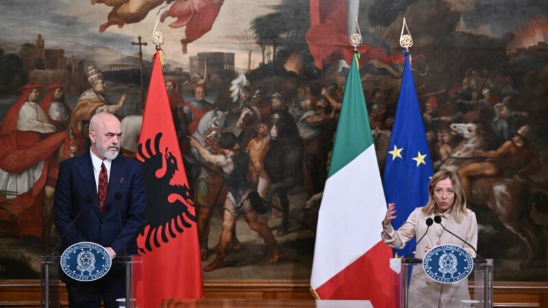 Italia do t’i japë Shqipërisë 16.5 milionë euro paradhënie për strehimin e emigrantëve