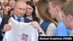 Russian President Vladimir Putin visits his election campaign office in Moscow on January 10.