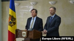 Jacek Protasiewicz și Libor Roucek la conferința de presă.