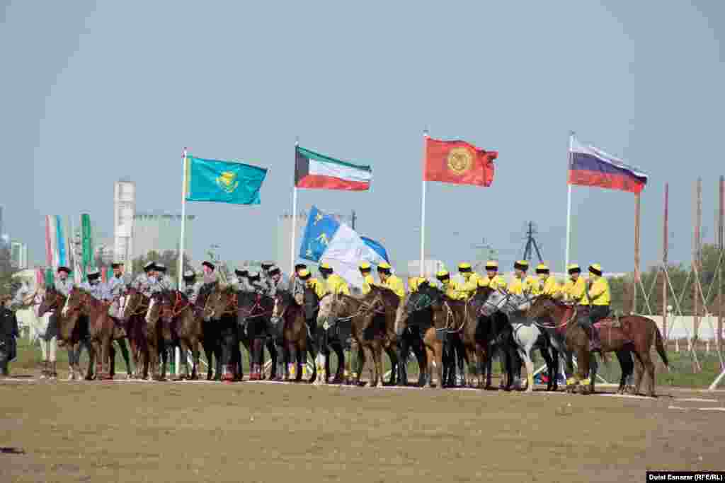 Көкпардан шешуші ойынға түсуге дайындалып тұрған спортшылар. Астана, 16 қыркүйек 2018 жыл.