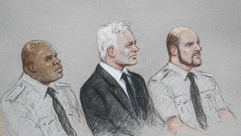 Асанж на сослушување во лондонскиот суд за да избегне екстрадиција во САД