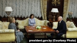 Валянціна Мацьвіенка, Натальля Качанава і Аляксанар Лукашэнка. Менск, 25 чэрвеня 2026 