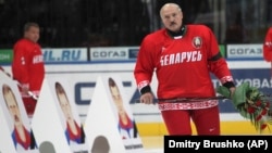 Belarusian strongman Alyaksandr Lukashenka is an avid ice hockey fan. (file photo)