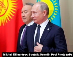 Ресей президенті Владимир Путин (оң жақта) және Қазақстан президенті Нұрсұлтан Назарбаев
