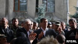 Противостояние между сотрудниками спецподразделения и сторонниками Д.Тедеева. 30 сентября