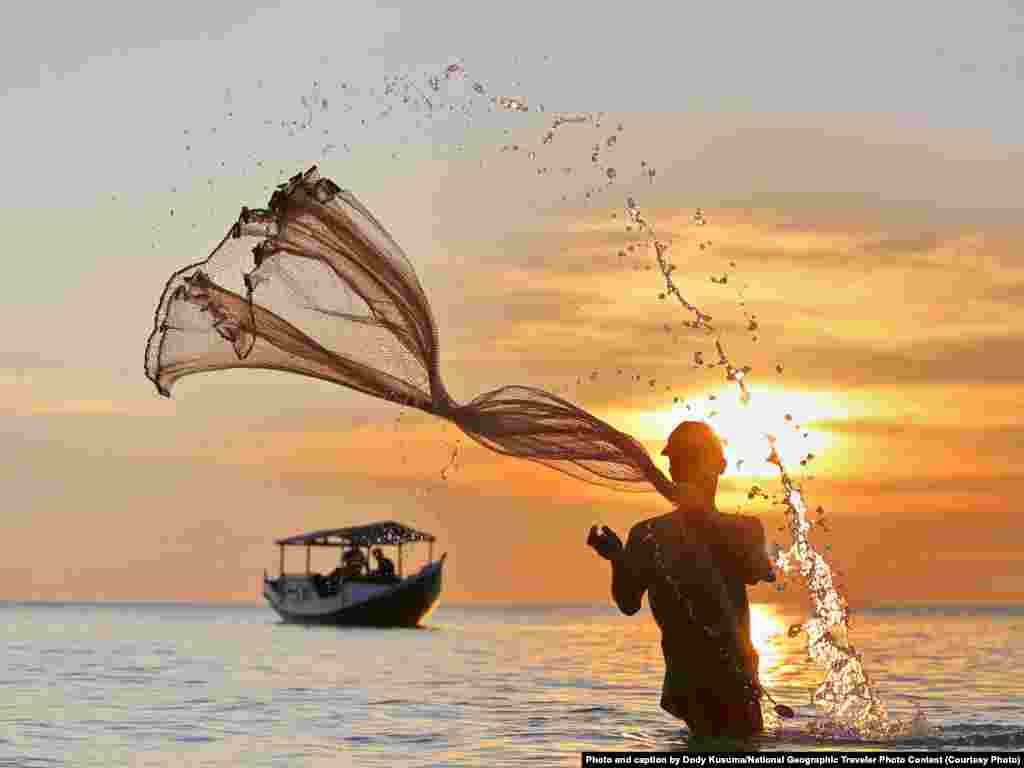 Viewers&#39; Choice Award: &quot;Another Perspective Of The Day&quot; by Dody Kusuma, taken in Makasar, South Sulawesi, Indonesia: &quot;A fisherman at Bira Beach.&quot;