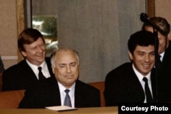 Вторая половина 90-х. Ключевые фигуры правительства (слева направо): Анатолий Чубайс, Виктор Черномырдин, Борис Немцов