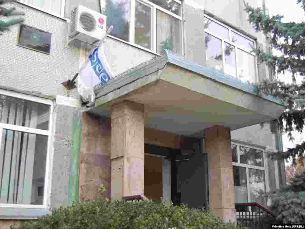Ajunsi la Tighina, la oficiul Misiunii OSCE in Republica Moldova, locul unde urmeaza sa poarte discutii Filat si Smirnov