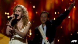 “Ýewrowideniýe” festiwalynyň final tapgyrynda daniýaly Emmelie de Forest ýeňiji boldy. Malmo, 18-nji maý, 2013.