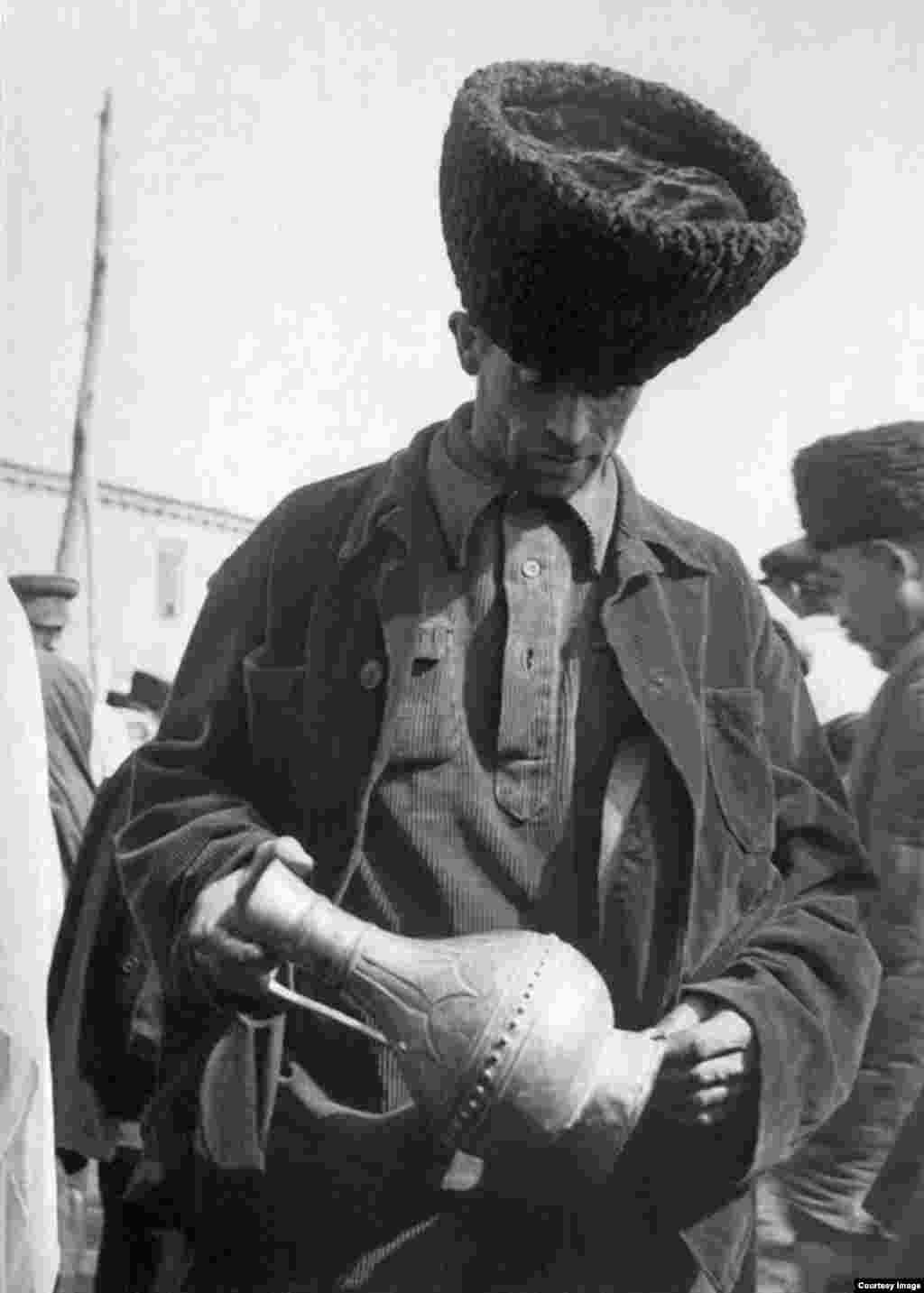 Уникальный фотоархив стал национальным достоянием народов Грузии и Дагестана. Сотни негативов прошлого века, лежавшие в конвертах, обрели новую жизнь и еще не раз будут экспонироваться в галерейных выставочных и музейных пространствах 