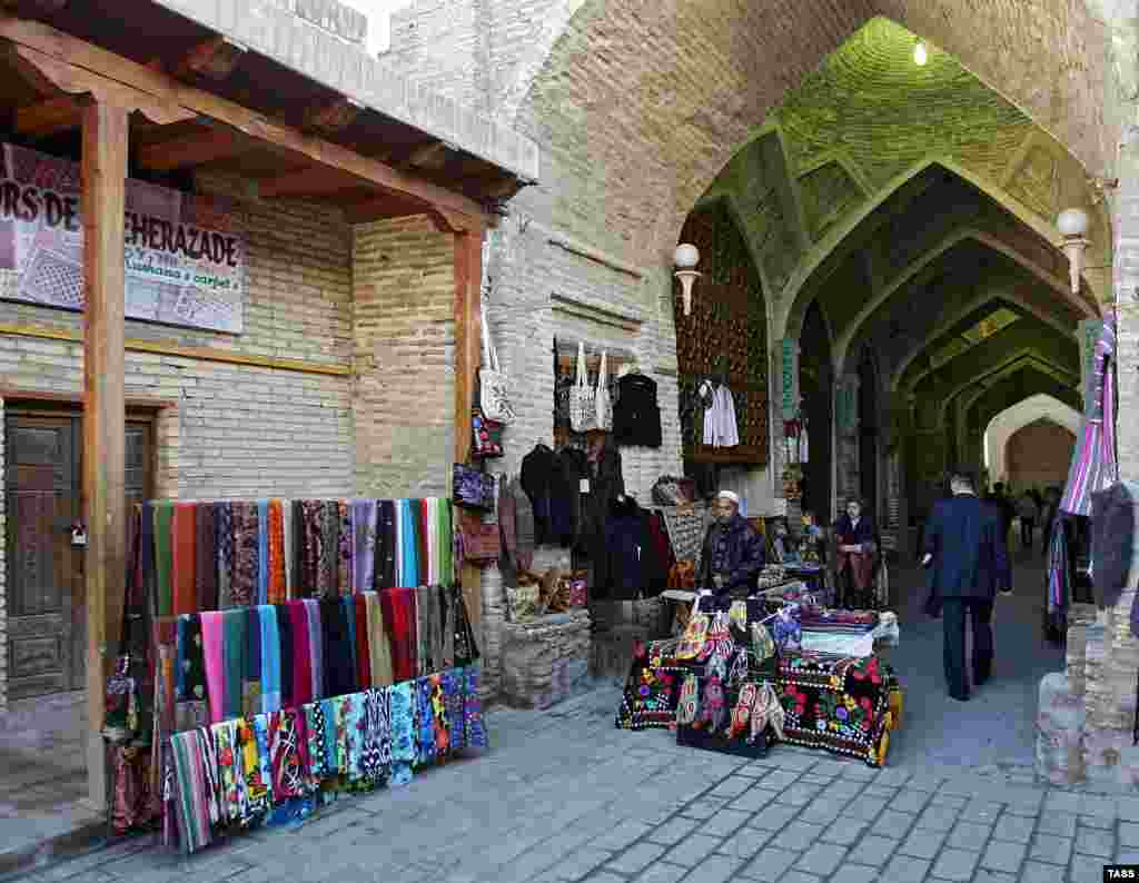 Street vendors in Bukhara