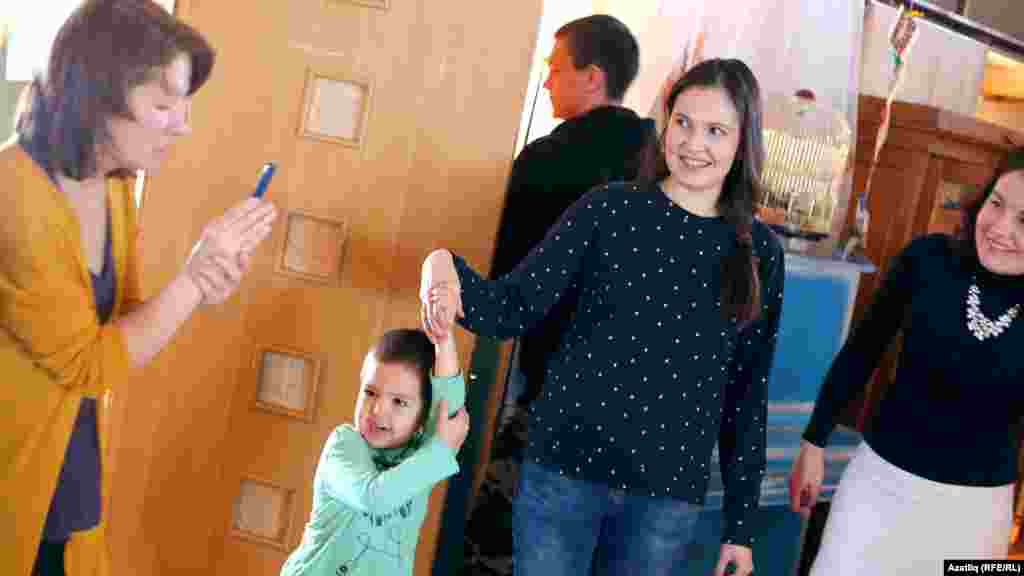 Айгөл Әюпова улы Нурбулат белән