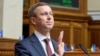 Сергій Корецький назвав документ бюджетом «воюючої країни», а ключовим завданням уряду – забезпечення потреб безпеки та оборони та збереження фінансової стійкості