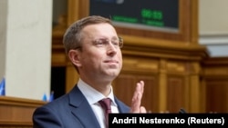За його словами, протягом місяця програму буде затверджено, подано на розгляд Верховної Ради та представлено громадськості