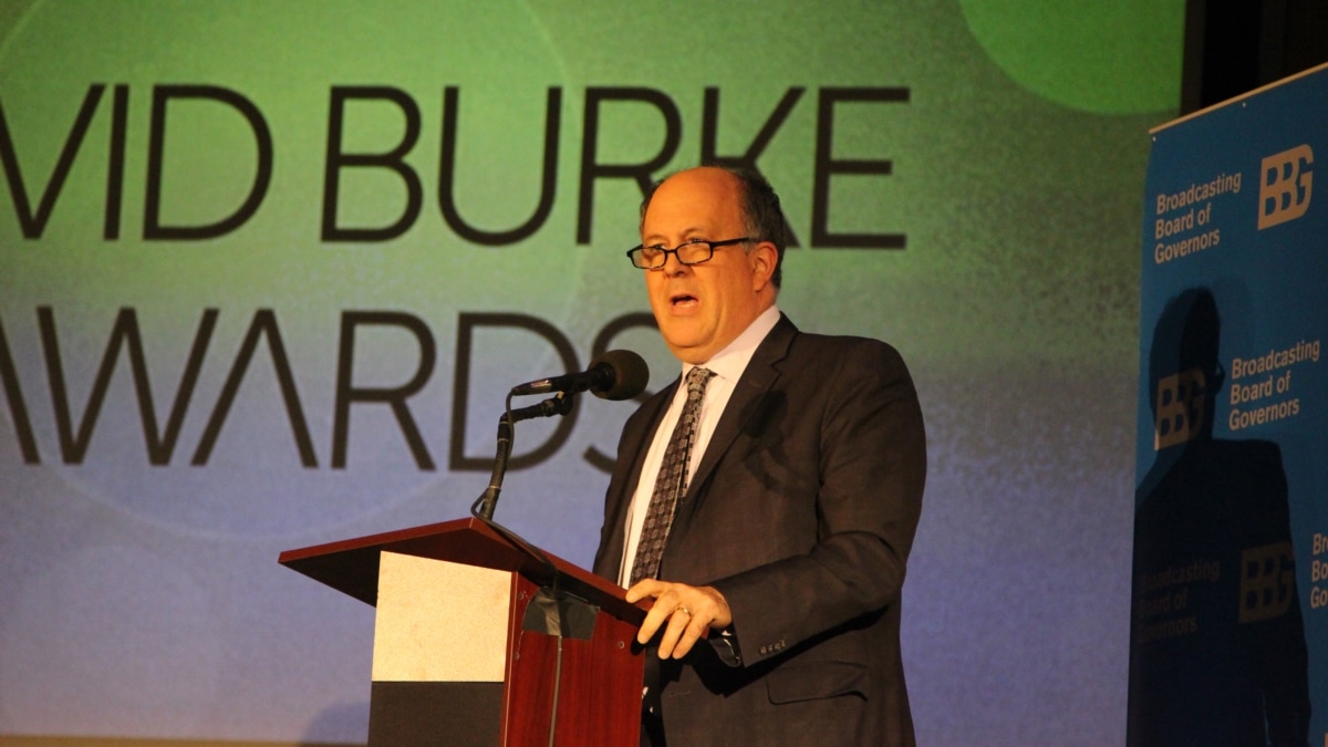 „პირველად 83 წლის განმავლობაში, ლეგენდარული „ამერიკის ხმა“, იძულებულია დადუმდეს“ – „ამერიკის ხმის“ დირექტორი