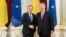 Եվրոպական խորհրդի ղեկավար Դոնալդ Տուսկն ու Ուկրաինայի նախագահ Պետրո Պորոշենկոն Կիևում, 18-ը փետրվարի, 2019թ.