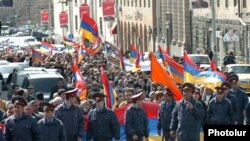 Armenia -- Thousands of opposition supporters demonstrate in Yerevan, 1 March 2010.