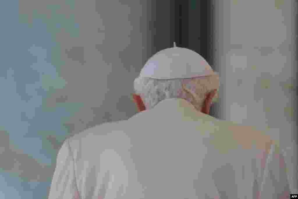 Pope Benedict XVI leaves the altar at the end of his last weekly audience on February 27 at St. Peter&#39;s Square at the Vatican. (AFP/Gabriel Bouys)