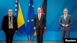 Christian Schmidt (u sredini), kandidat za novog visokog predstavnika u BiH, bosanskohercegovačka šefica diplomatije Bisera Turković (lijevo) i njen njemački kolega Heiko Maas (desno) u Berlinu (9. mart 2021.)