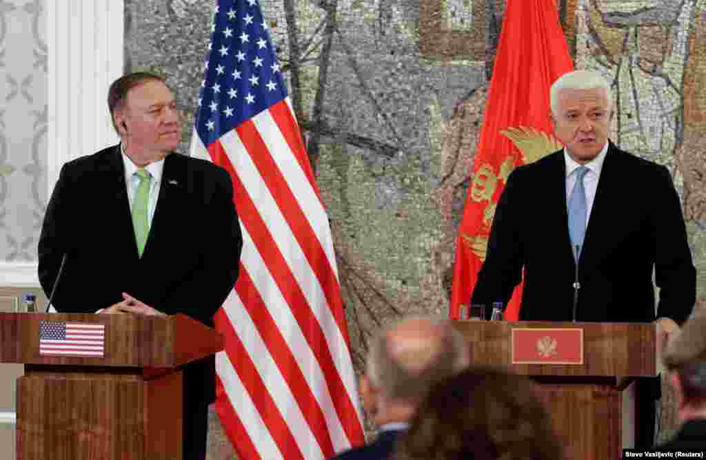 "Gledamo na vas i vašu vladu kao lidera u regionalnim naporima u borbi protiv korupcije, vladavine prava i slobode medija", rekao je Pompeo na konferenciji za novinare nakon susreta sa crnogorskim zvaničnicima.