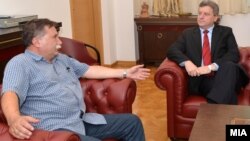 Претседателот на комисијата за 24 декември, професор Борче Давитковски се сретна со претседателот Ѓорге Иванов да му ја врачи оставката.