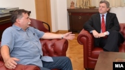 Претседателот на комисијата за 24 декември, професор Борче Давитковски се сретна со претседателот Ѓорге Иванов да му ја врачи оставката.