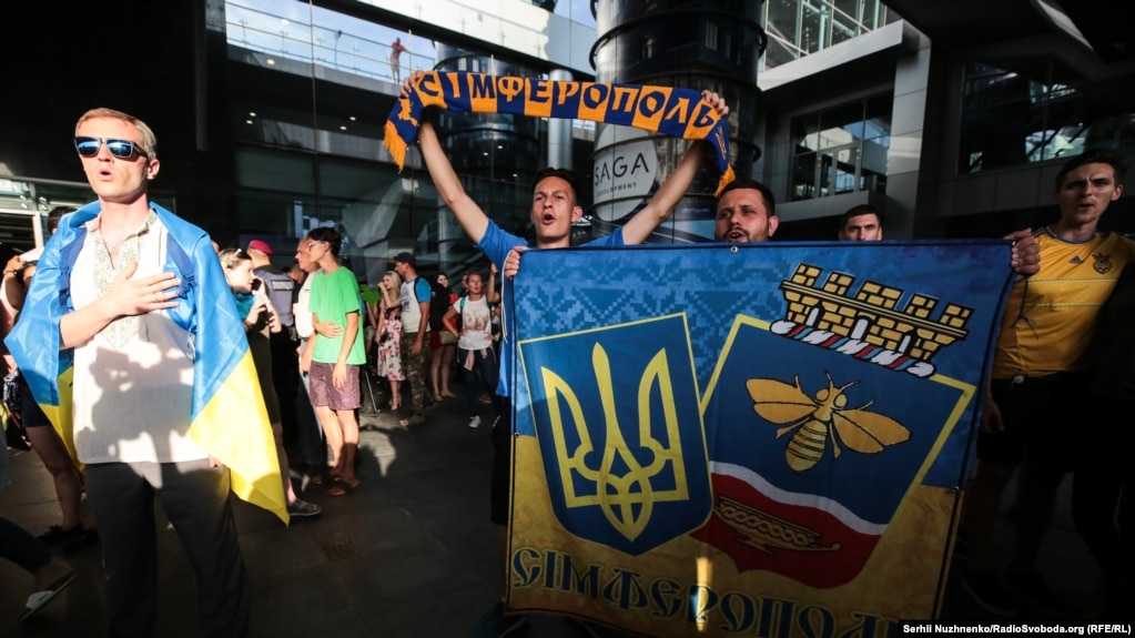 Фанати сімферопольської «Таврії» 