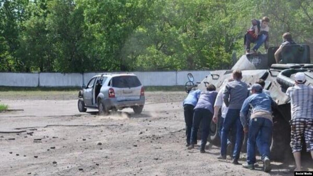 Русия яклы сепаратистлар БТРны этеп кабызырга тырыша