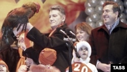 Птица свободы. От «революции роз» к «оранжевой»