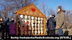 Алфавит жестового языка в Славянске