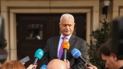 Министърът на вътрешните работи Емил Дечев съобщи, че МВР е получило информация от Сърбия, че Петьо Петров – Еврото не е арестуван там