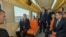 Алғаш іске қосылған Astana LRT жүйесі құрамында отырған президент Қасым-Жомарт Тоқаев және өзге шенеуніктер, жобаны салған қытайлық компания өкілдері. Астана, 16 мамыр 2026 жыл.