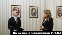 Именуваниот вршител на должноста премиер Андреј Ѓуров ѝ го презентираше составот на привремената влада на претседателката Илијана Јотова, 18 февруари 2026 година.