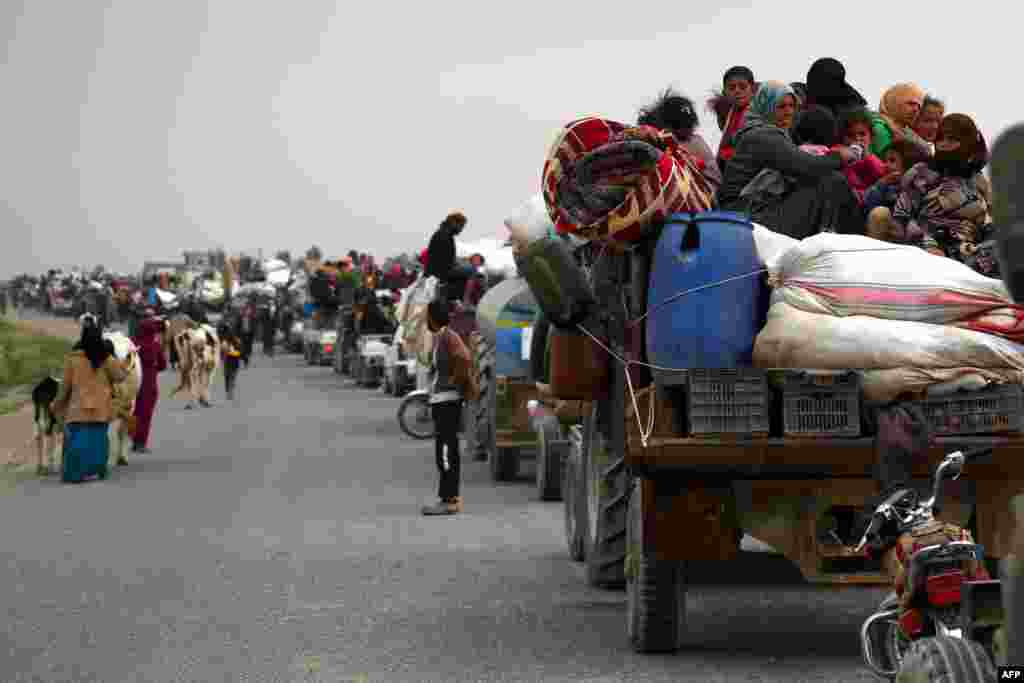 Displaced Syrians arrive in the village of Suwaidiya Saghira, north of Tabqa, on March 30. (AFP/Delil Souleiman)