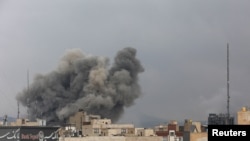 Dim posle eksplozije u Teheranu 2. marta usred napada SAD i Izraela.