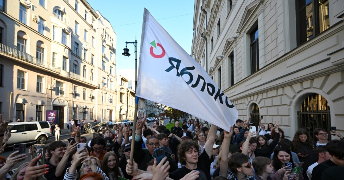 Behind The Hobbling Of Russia's Yabloko Party: A Swirl Of Legal Contortions