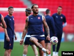 Lojtarët serbë gjatë stërvitjeve në Tiranë.