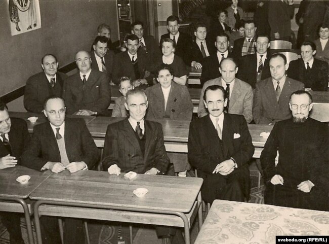 Беларусы сьвяткуюць юбілей «Хаўруса». Парыж. 1955 год