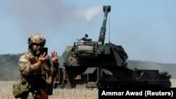 Украинский артиллерийский расчет в Донецкой области