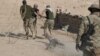 Иракские спецназовцы тянут тело джихадиста, чтобы отдать его жителям ближайшей деревни для захоронения. 11 ноября 2016