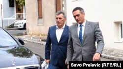 Predstavnik opozicionog Demokratskog fronta Milutin Đukanović i Aleksandar Damjanović po dolasku na sastanak sa ambasadorima zemalja EU
