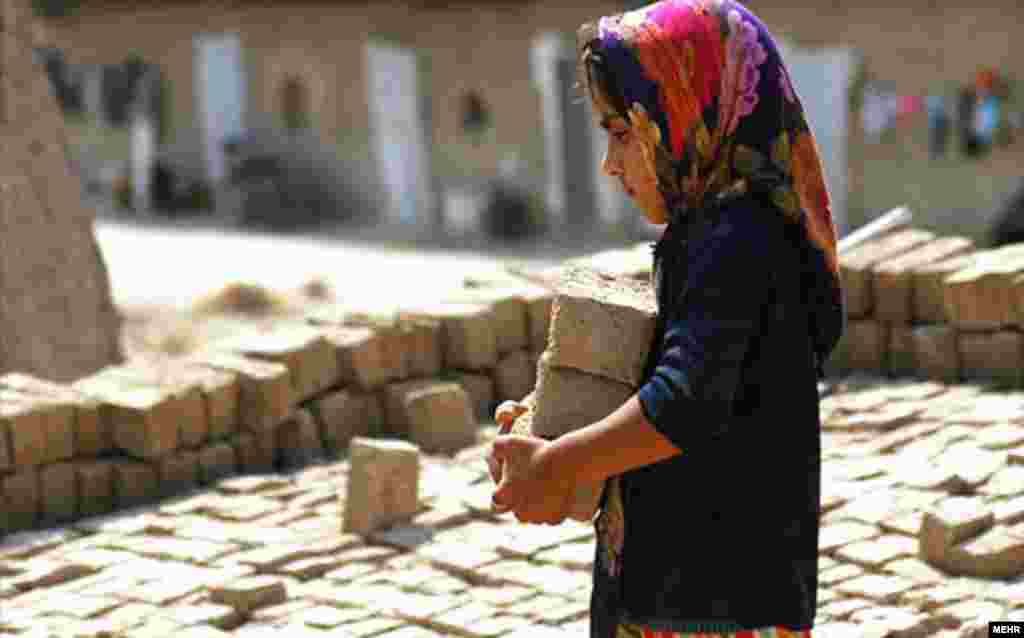 Children work in a brickyard in Iran. (RFE/RL / Aboutaleb Nadari)