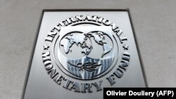Раніше сьогодні речник МВФ Джеррі Райс повідомив, що фокус переговорів між Україною і Міжнародним валютним фондом змістився з трирічної програми співпраці EFF на 18-місячну програму stand-by