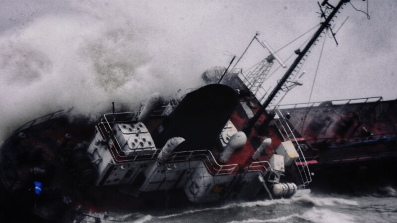 В море на месте аварии танкера в Одессе в 53 раза превышено содержание нефтепродуктов – экоинспекция
