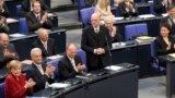 Norbert Lammert în mijlocul parlamentarilor 