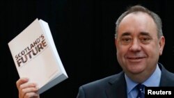 Alex Salmond holds the referendum white paper on independence during its launch in Glasgow, Scotland, November 26, 2013