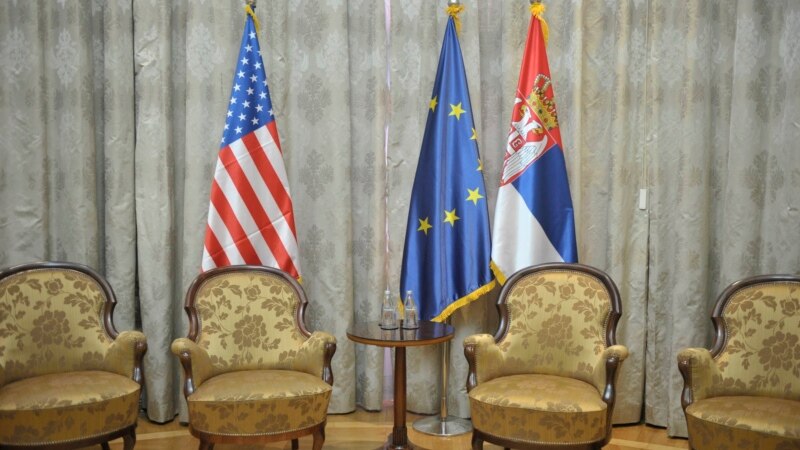Vučić američkim ambasadorima rekao da Srbija poštuje i BiH i prava entiteta
