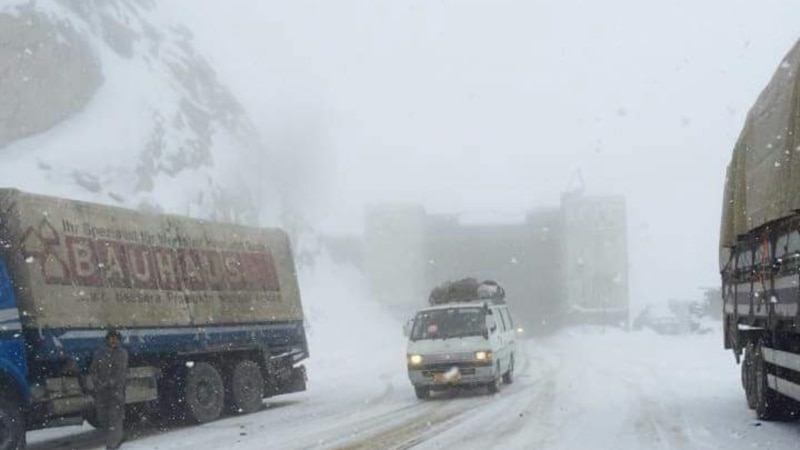 شاهراه سالنگ به دلیل برف‌باری شدید مسدود شده است 